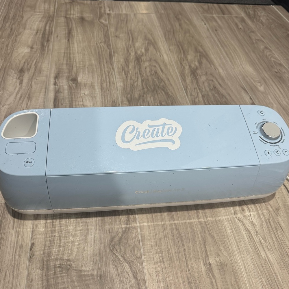 Cricut Explore Air 2 in Soft Blue
